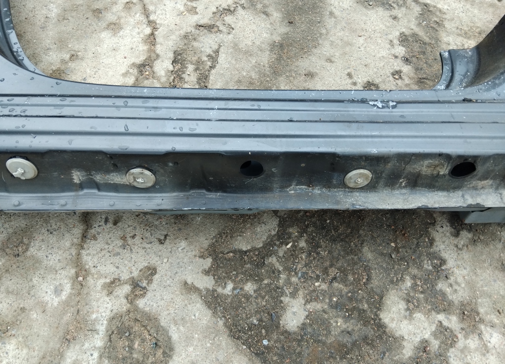 Порог со стойкой правый