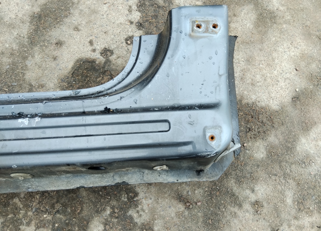 Порог со стойкой правый