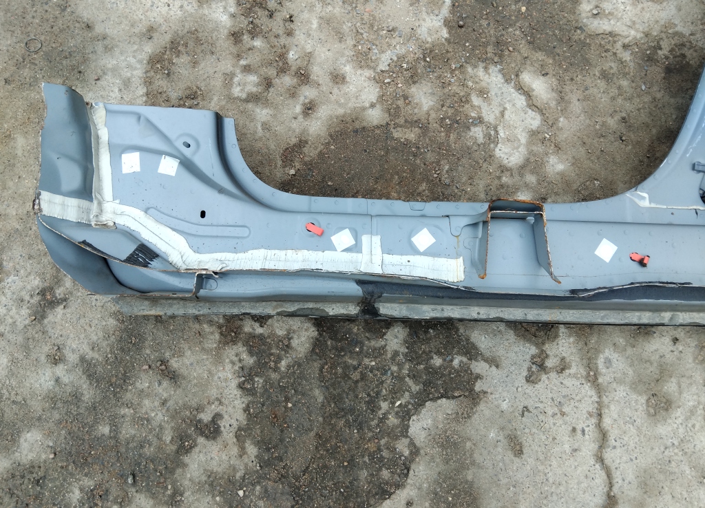 Порог со стойкой правый