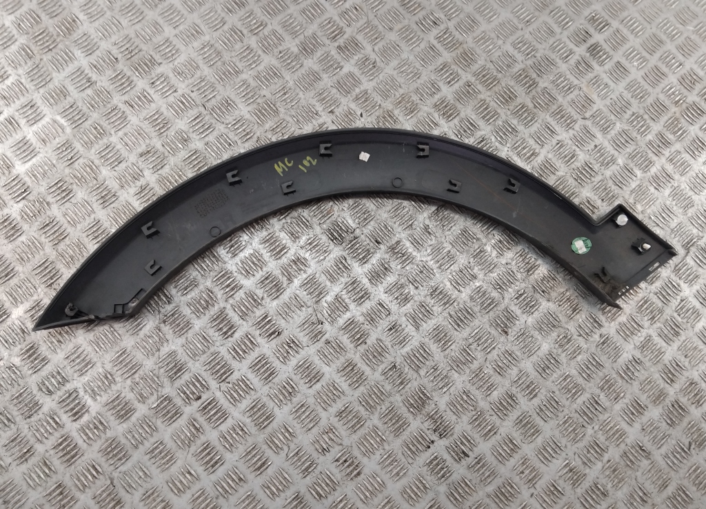 Накладка переднего крыла правого