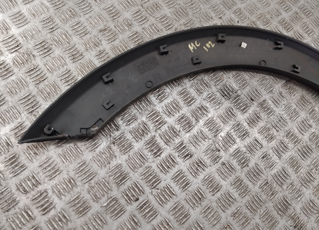 Накладка переднего крыла правого