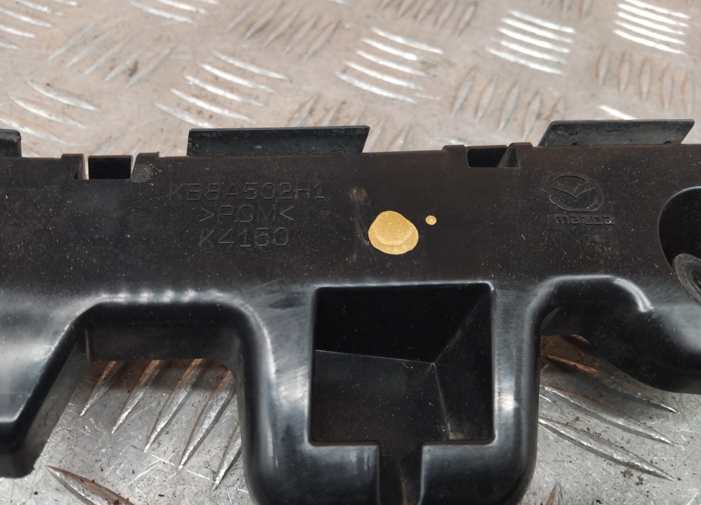 Кронштейн заднего бампера правый