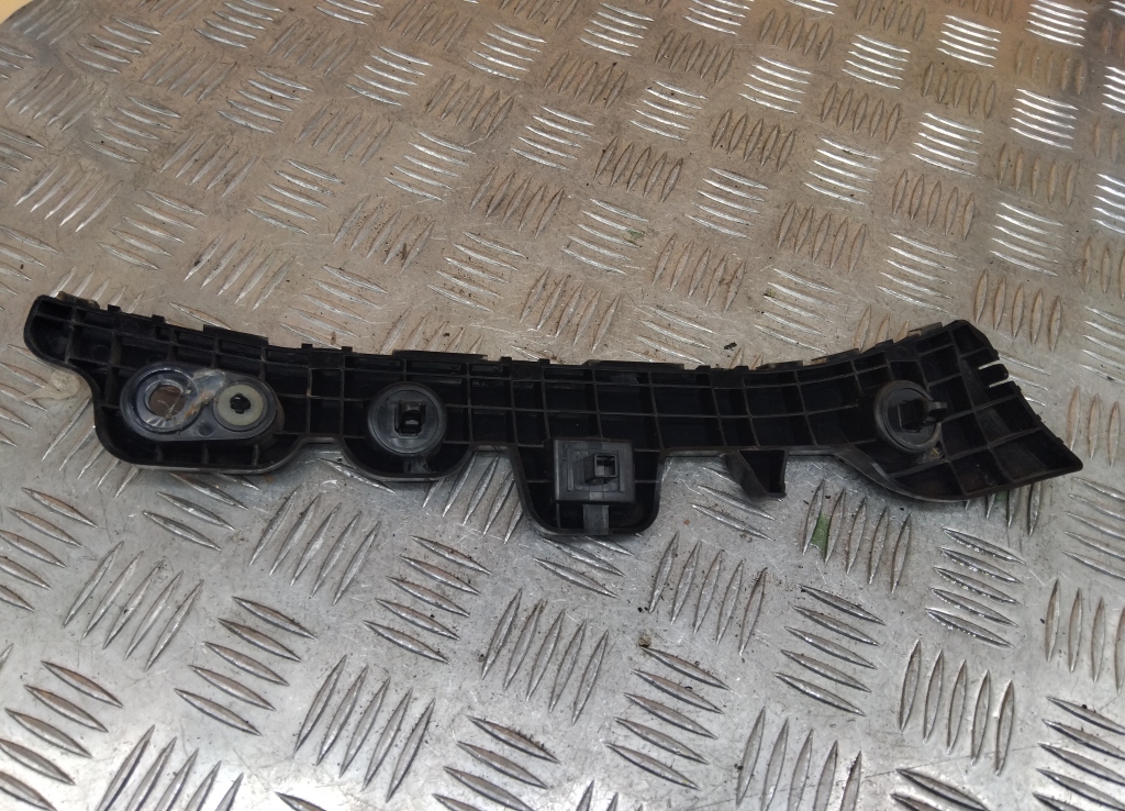 Кронштейн заднего бампера правый