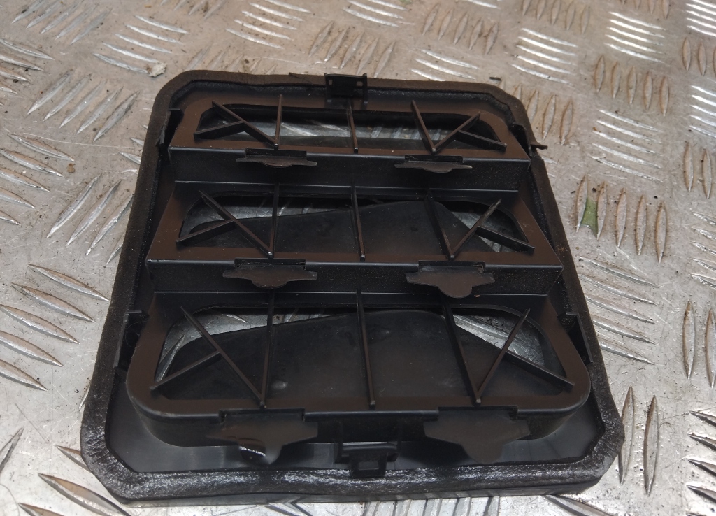 Решетка вентиляционная