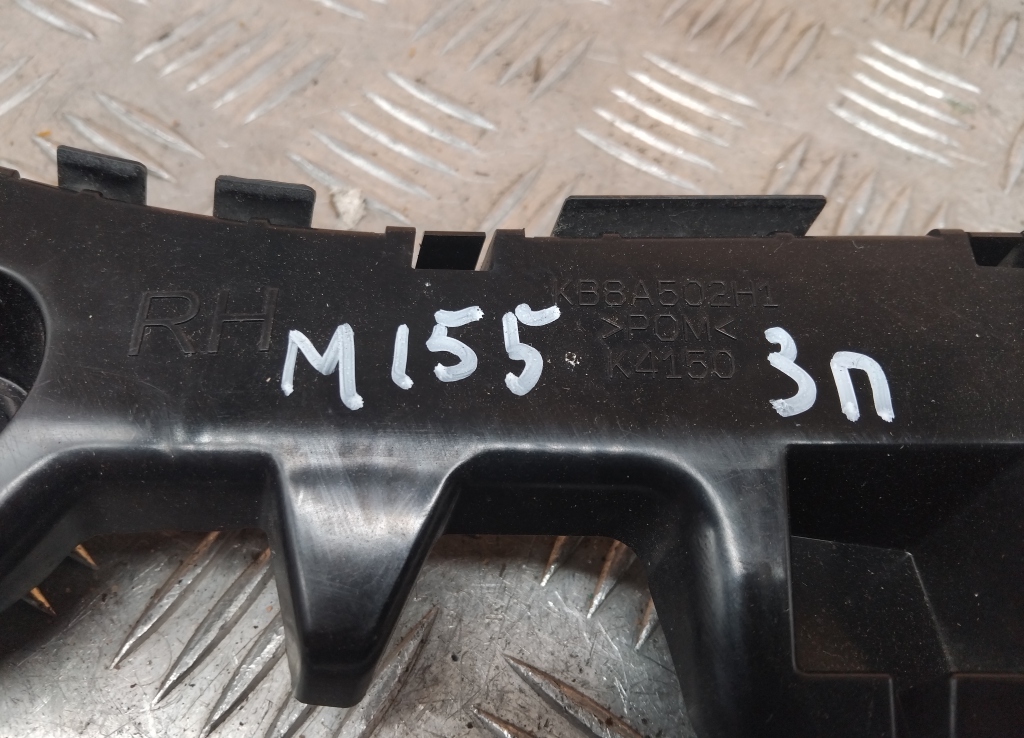 Кронштейн заднего бампера правый