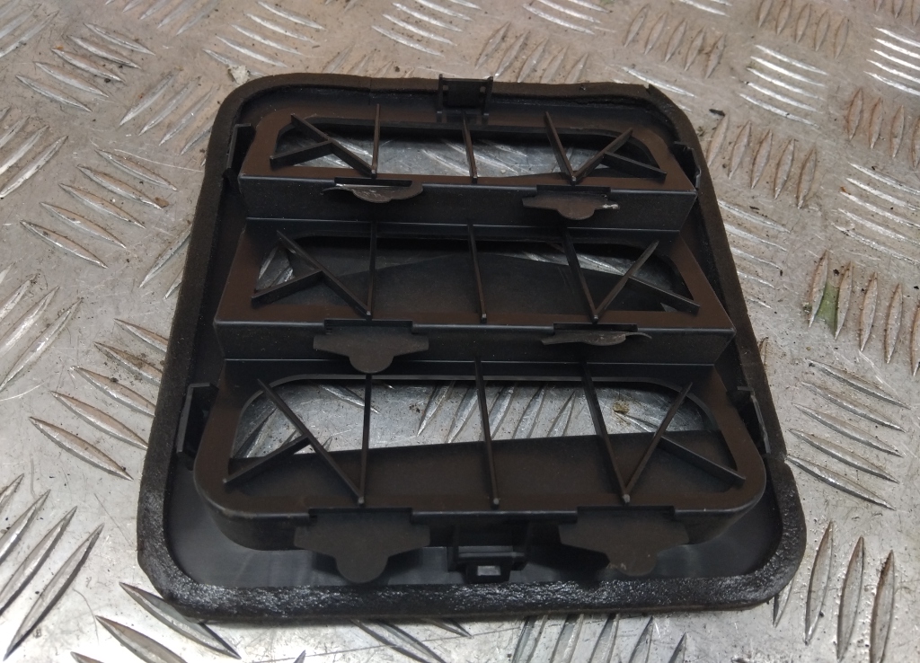 Решетка вентиляционная