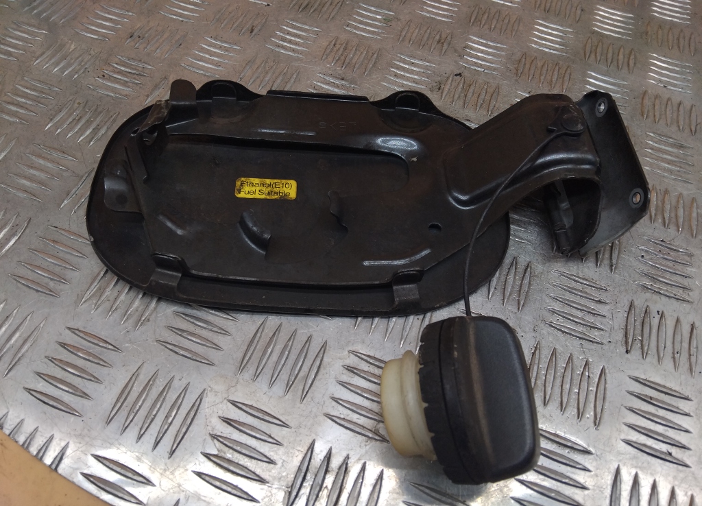 Лючек бензобака