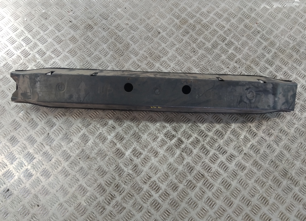 Усилитель переднего бампера