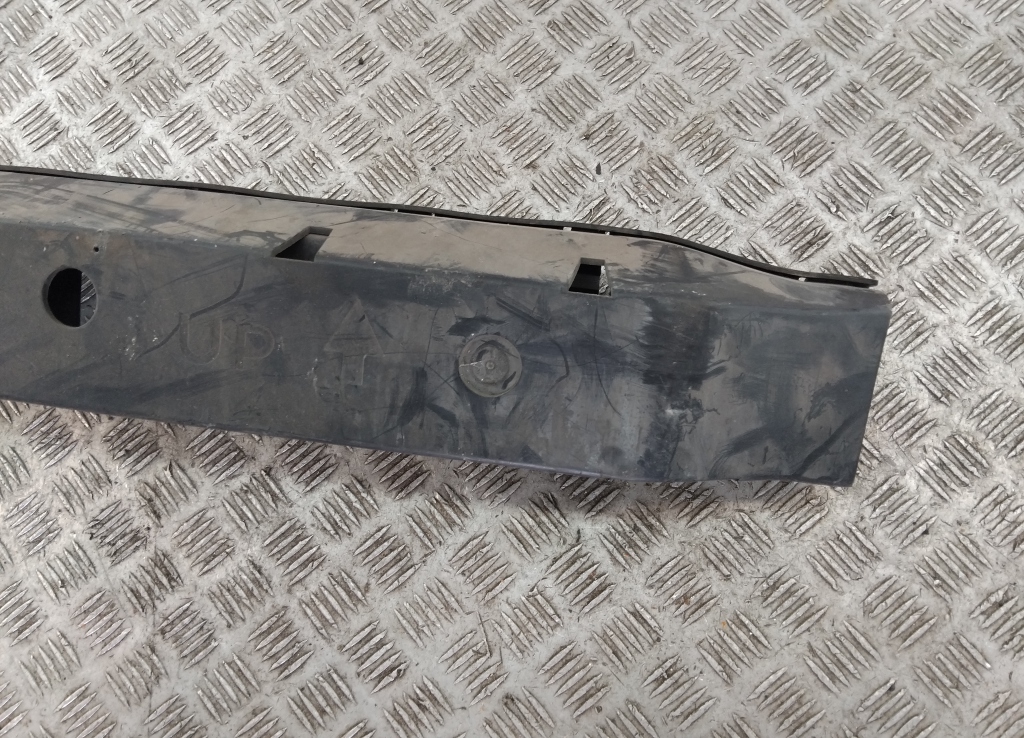 Усилитель переднего бампера