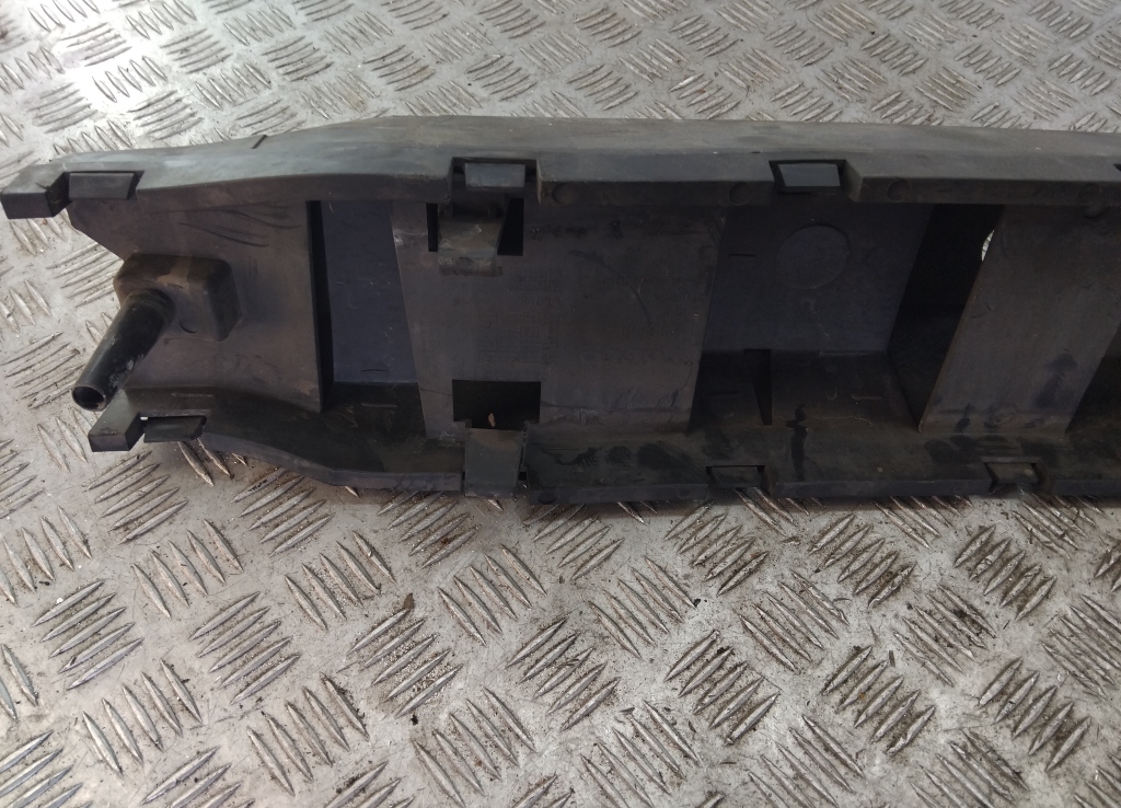 Усилитель переднего бампера