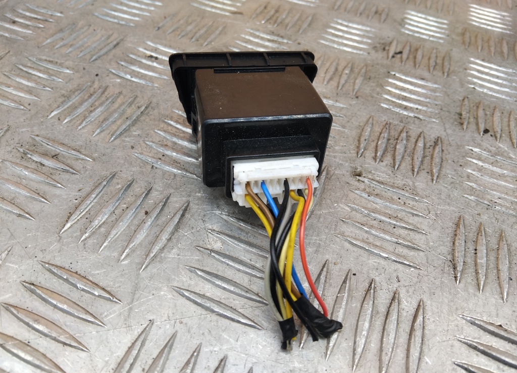 Гнездо AUX / USB IN