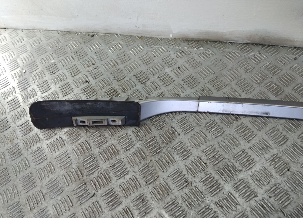 Рейлинг (релинг) правый (планка на крышу)