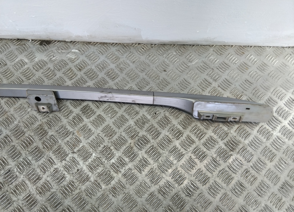 Рейлинг (релинг) правый (планка на крышу)