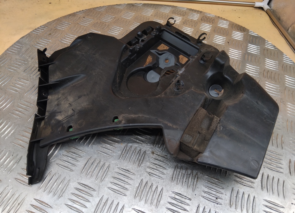 Кронштейн заднего бампера левый