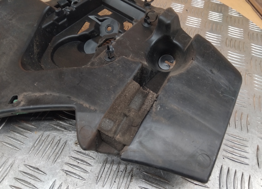 Кронштейн заднего бампера левый