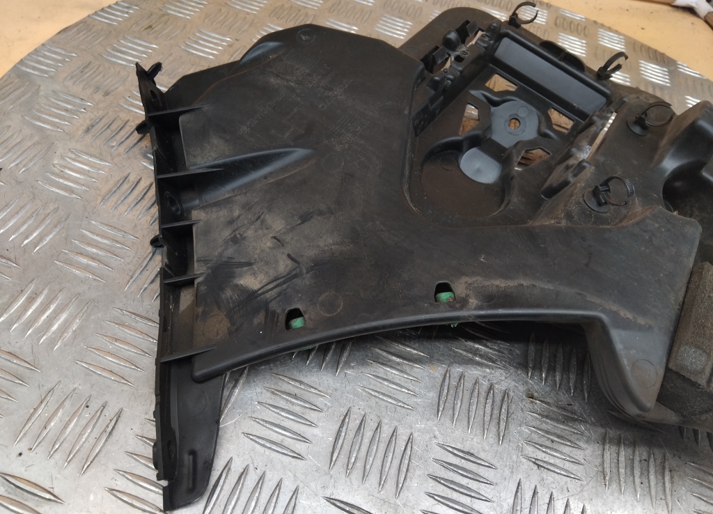 Кронштейн заднего бампера левый