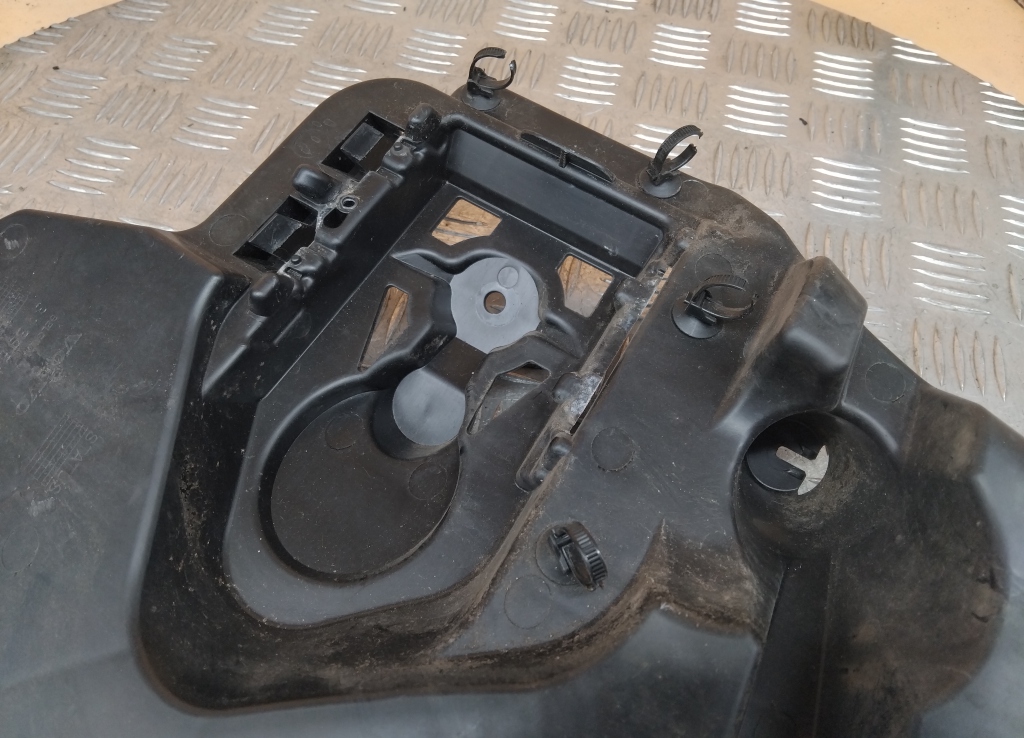 Кронштейн заднего бампера левый