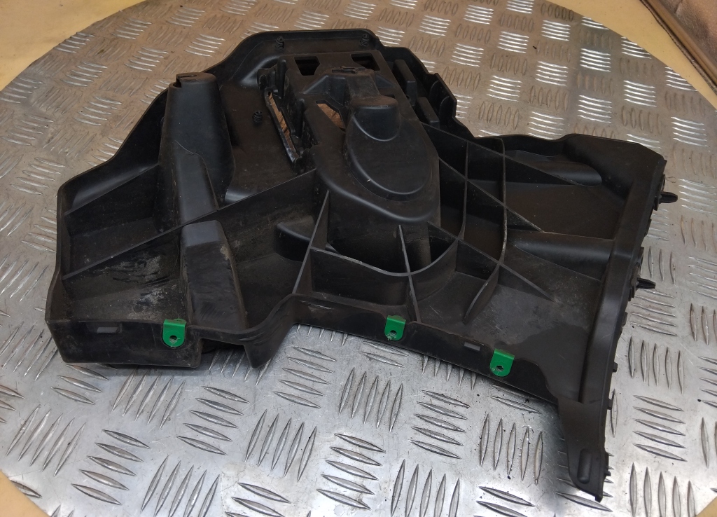 Кронштейн заднего бампера левый