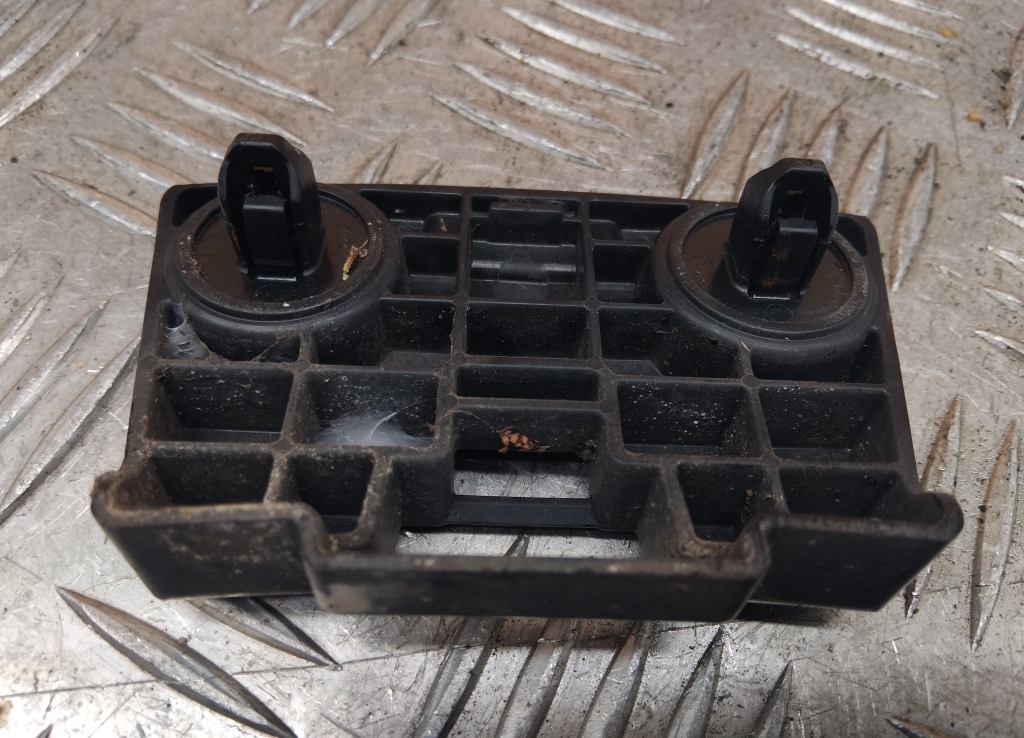 Кронштейн заднего бампера левый