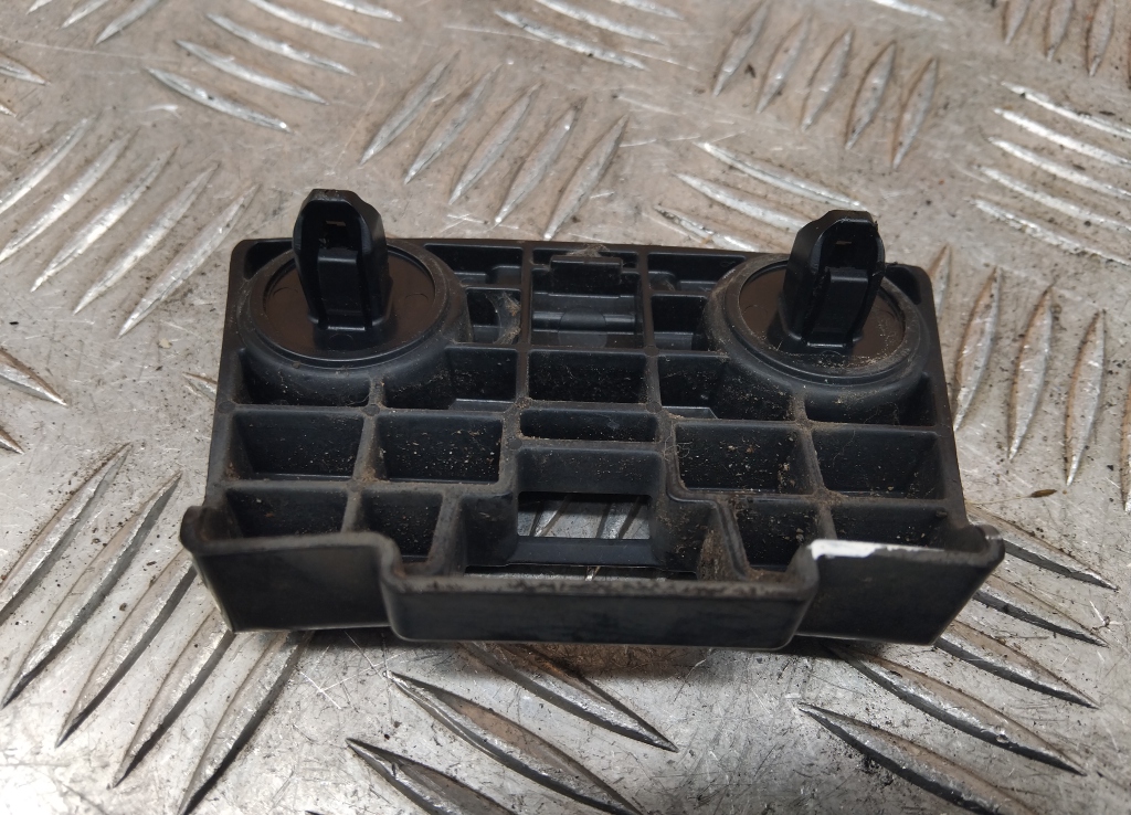 Кронштейн заднего бампера левый