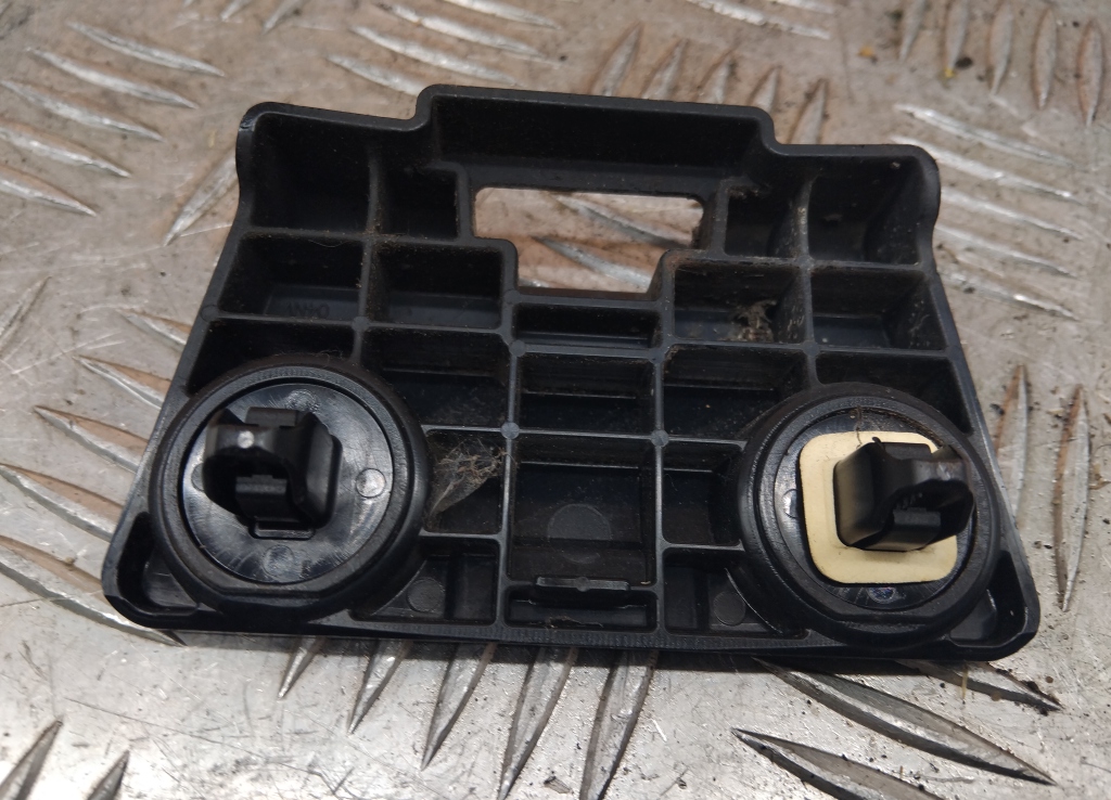 Кронштейн заднего бампера правый