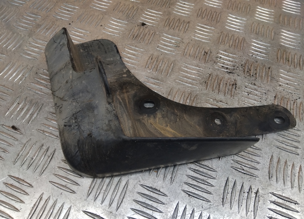 Брызговик передний правый