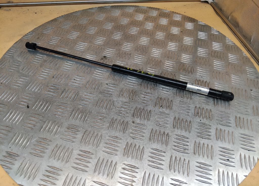 Амортизатор капота