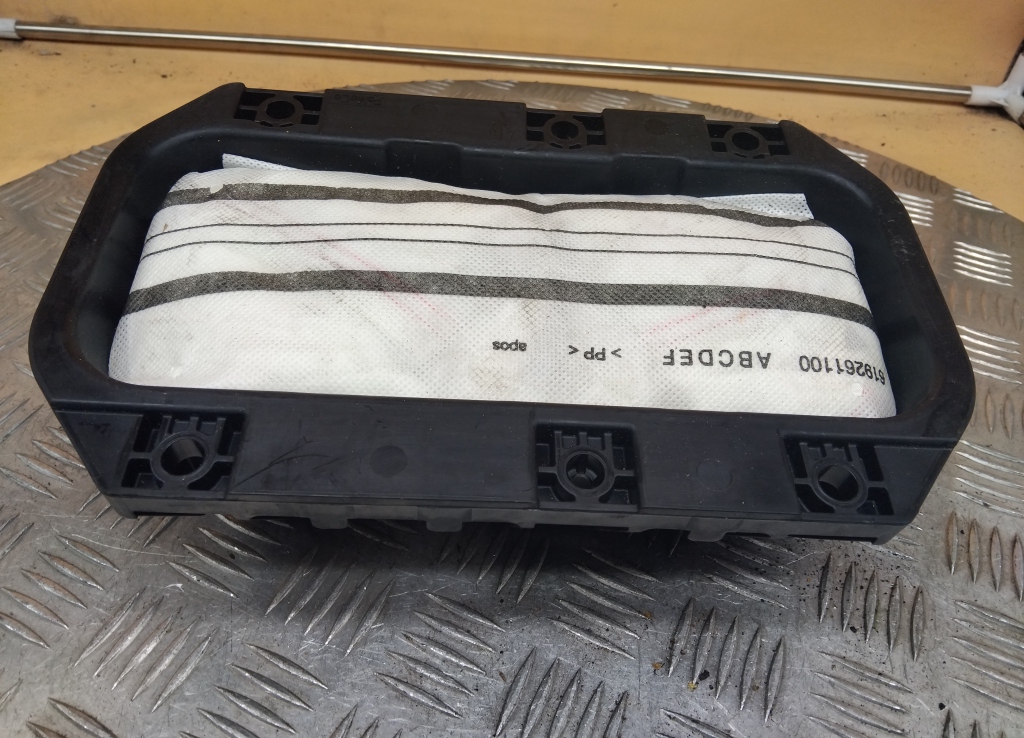 Подушка безопасности пассажирская (в торпедо)