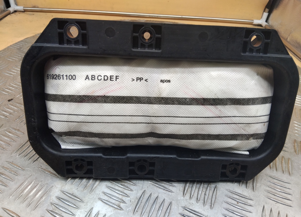 Подушка безопасности пассажирская (в торпедо)