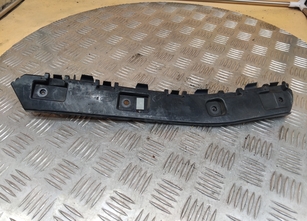 Кронштейн заднего бампера правый