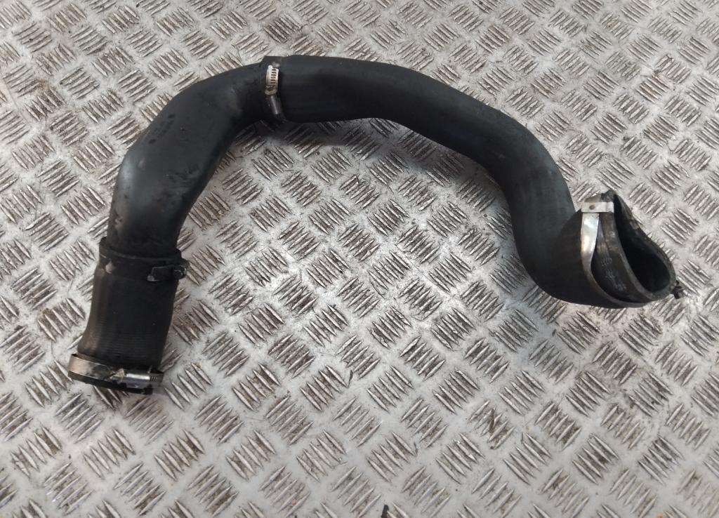 Патрубок интеркулера