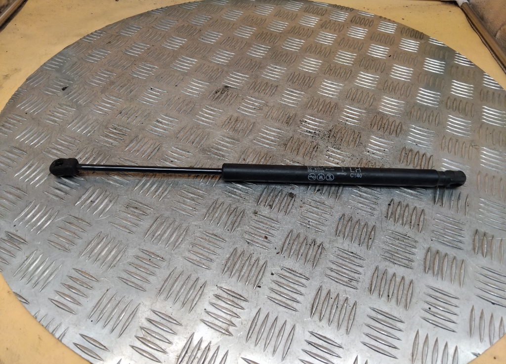 Амортизатор двери багажника