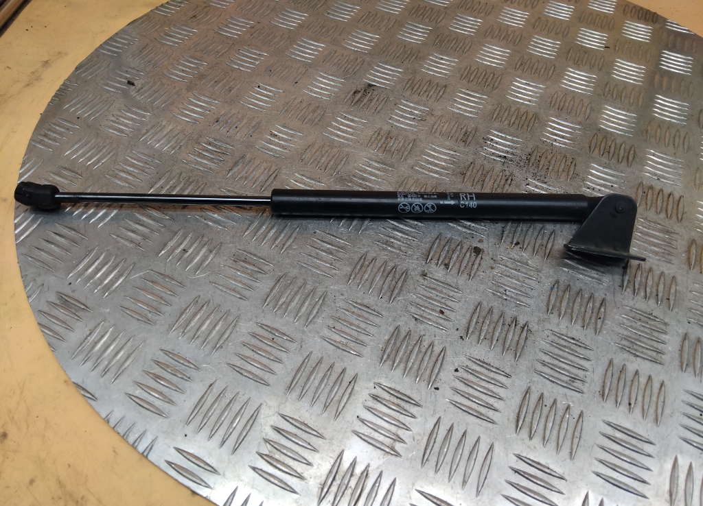 Амортизатор капота