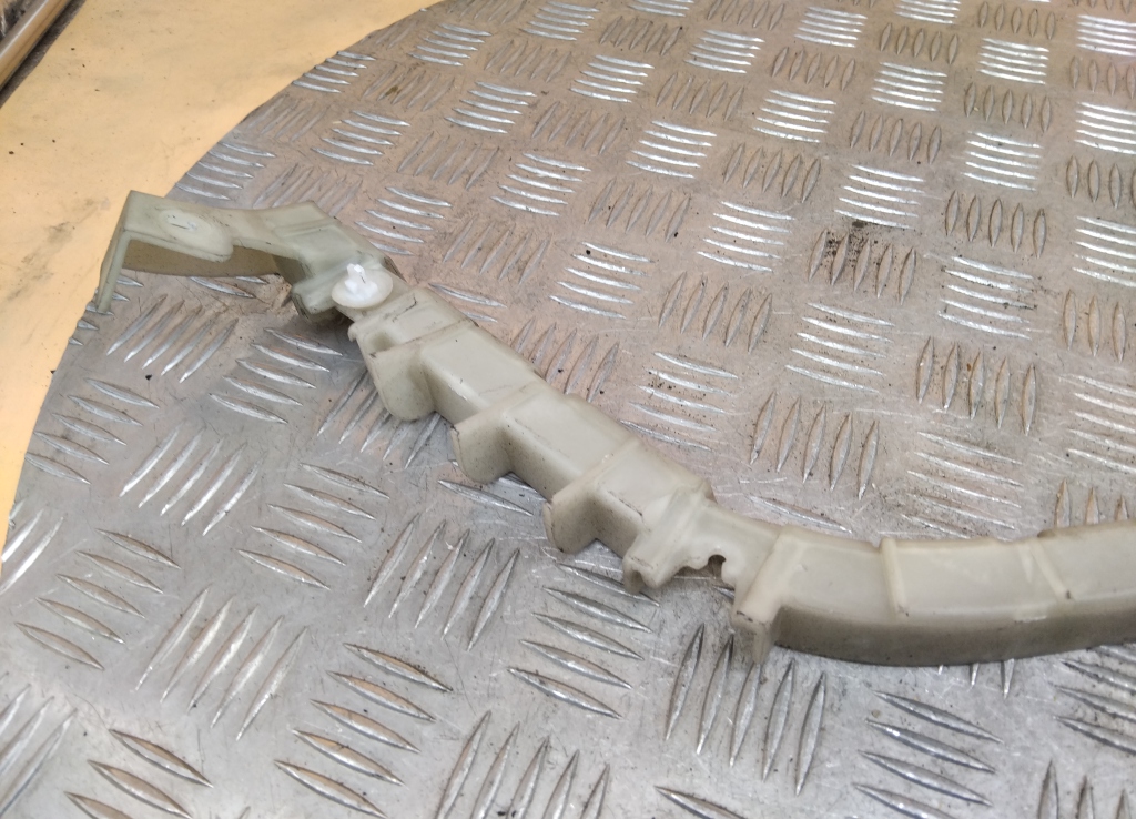 Кронштейн заднего бампера левый