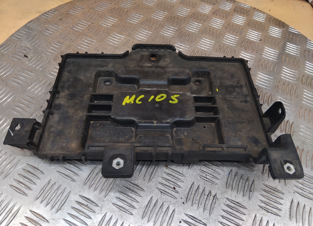 Площадка под аккумулятор (АКБ)