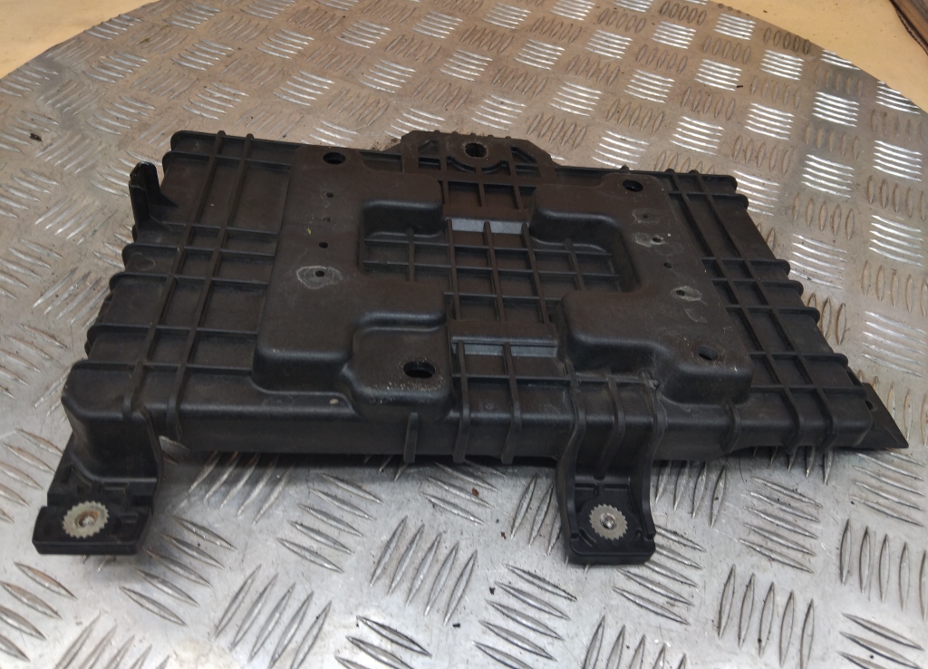 Площадка под аккумулятор (АКБ)