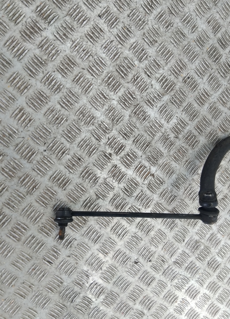 Стабилизатор передний