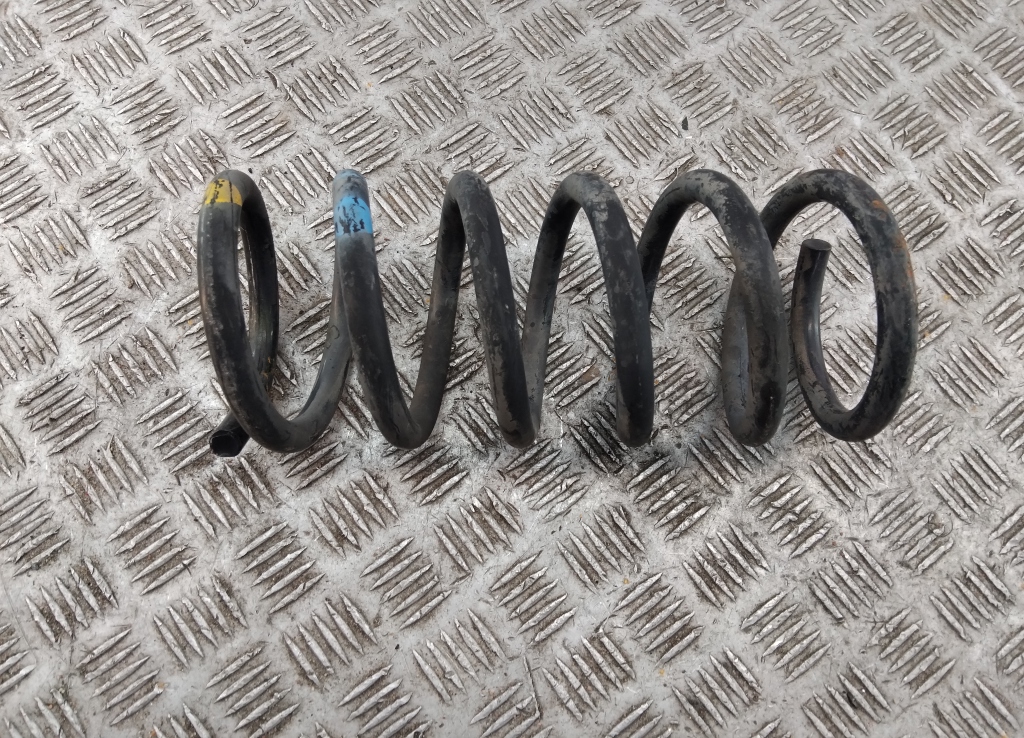 Пружина передняя