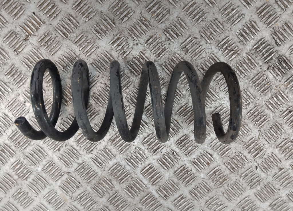 Пружина передняя