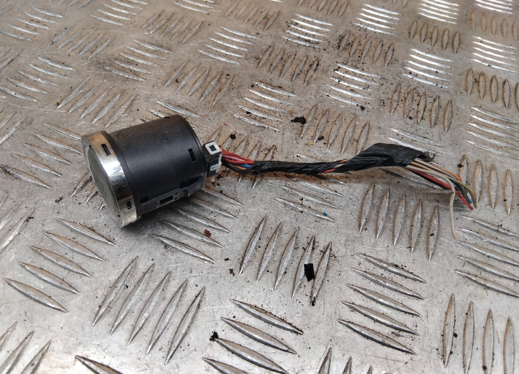 Кнопка запуска двигателя