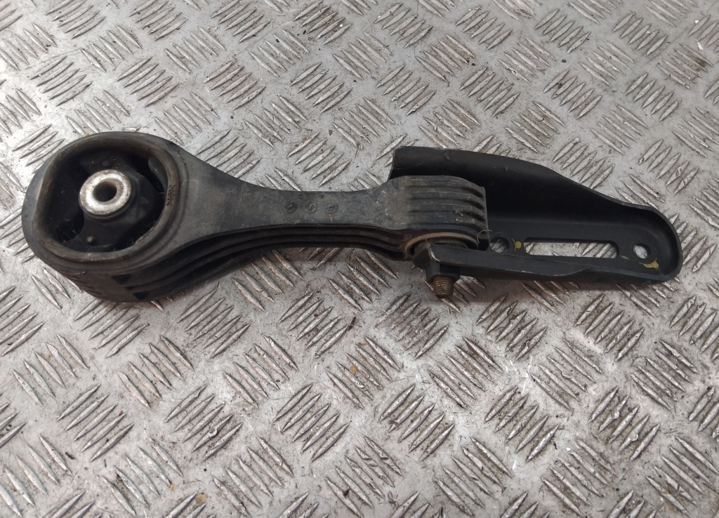 Опора двигателя