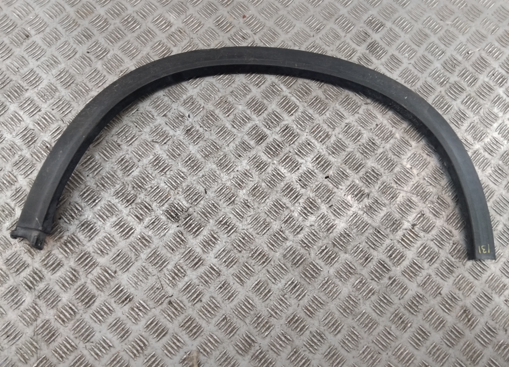 Накладка заднего крыла левого