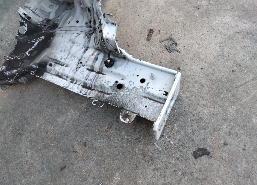 Лонжерон передний правый