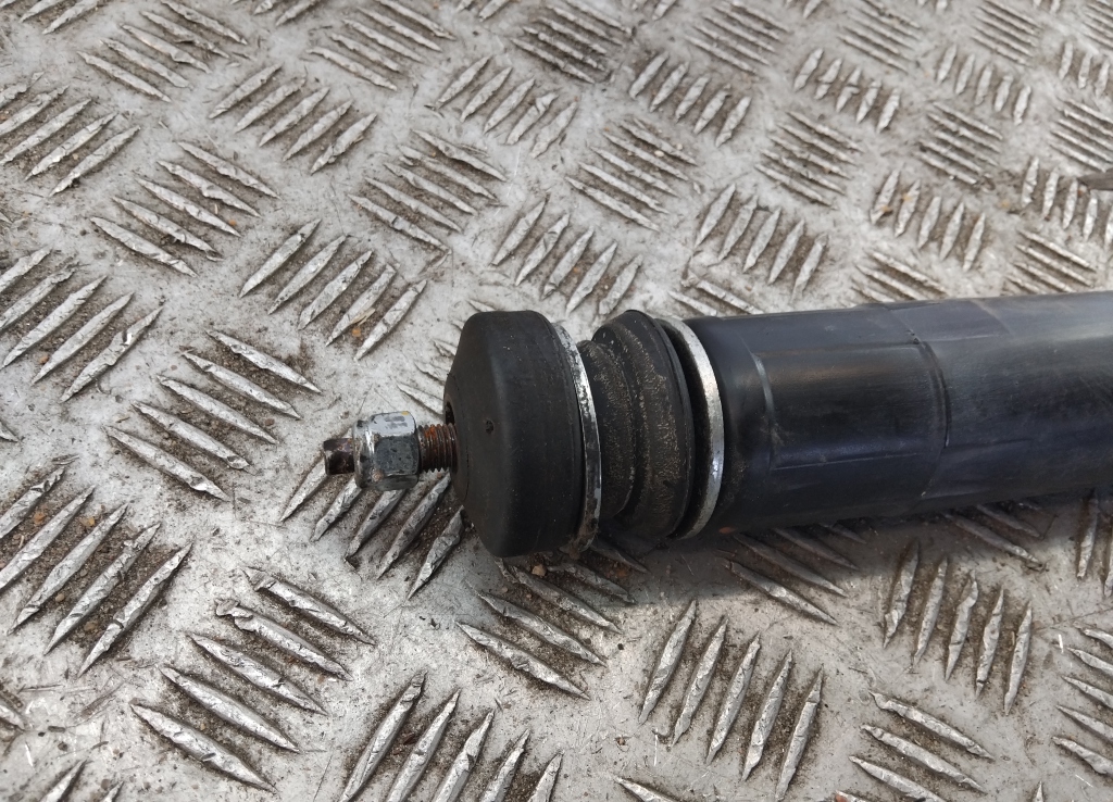 Амортизатор задний (стойка)