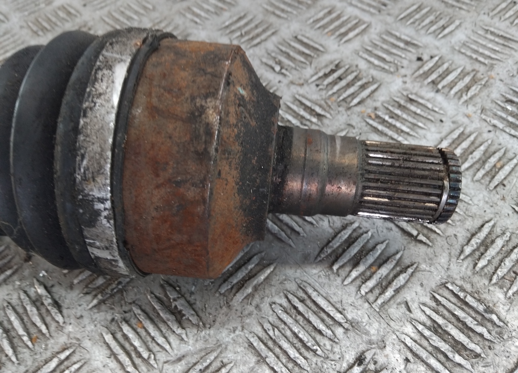 Полуось передняя левая