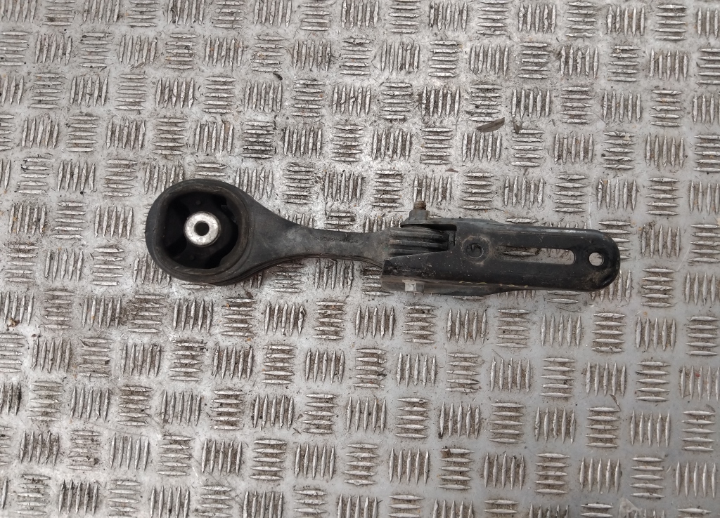 Опора двигателя задняя