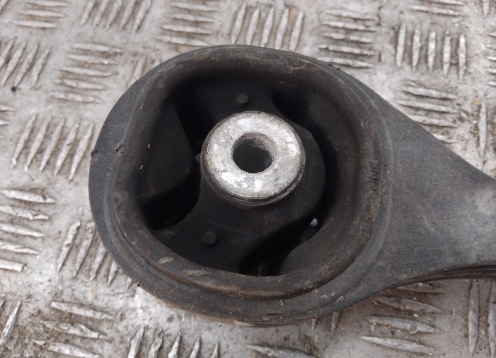 Опора двигателя задняя