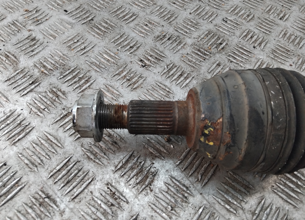Полуось передняя левая