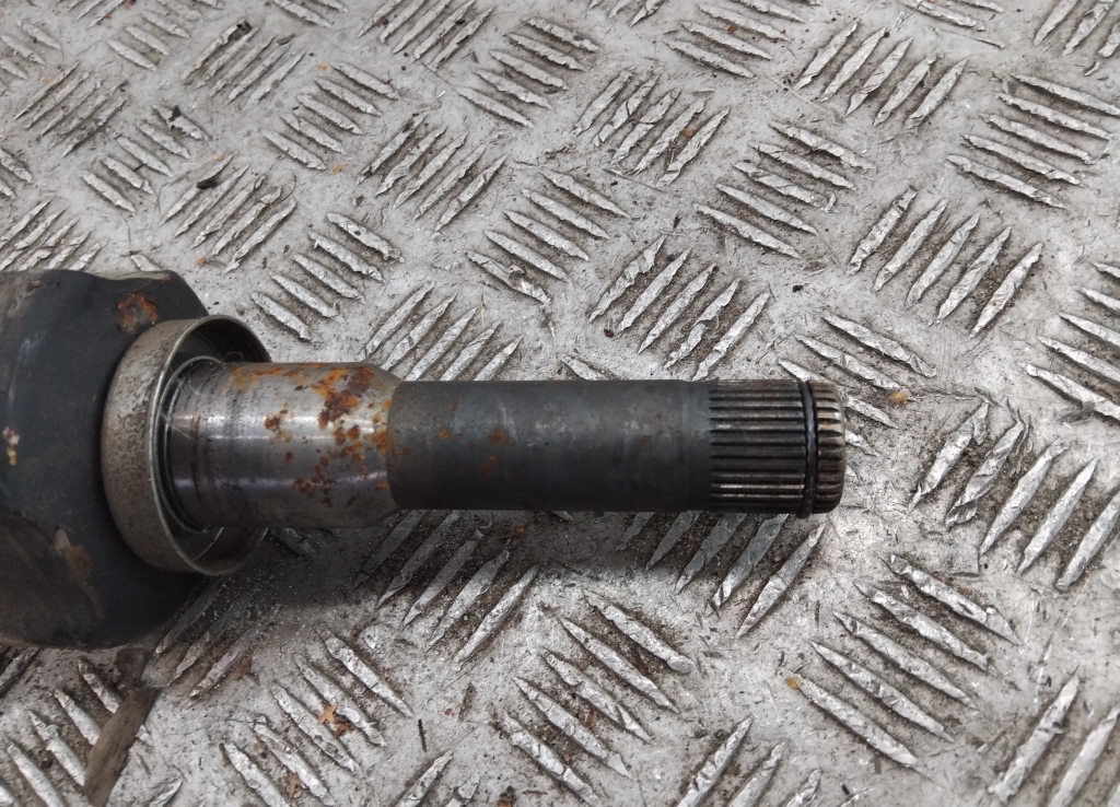 Полуось передняя левая