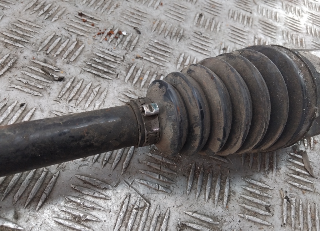 Полуось передняя левая